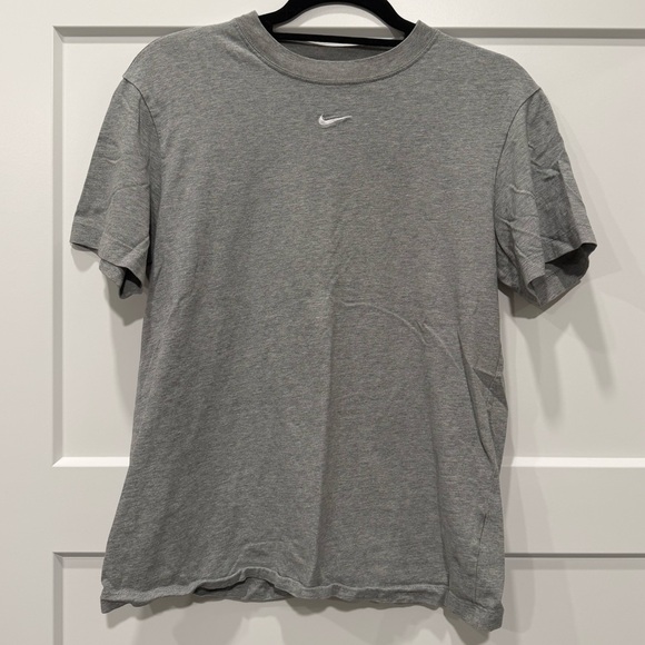 Nike Tops - Nike Heather Gray Short Sleeve Tee